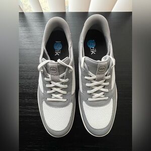 Kizik Men’s Gray and White Sneakers New size 11.5 men U.S.